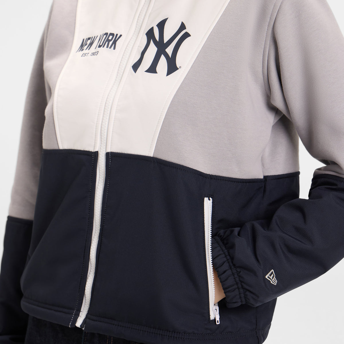 Atlanta Braves Leisure Women's Full-Zip Sweatshirt